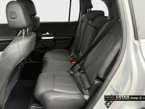 Used 2022 Mercedes-Benz GLB 250 4MATIC w/ Premium Package Lite image 16