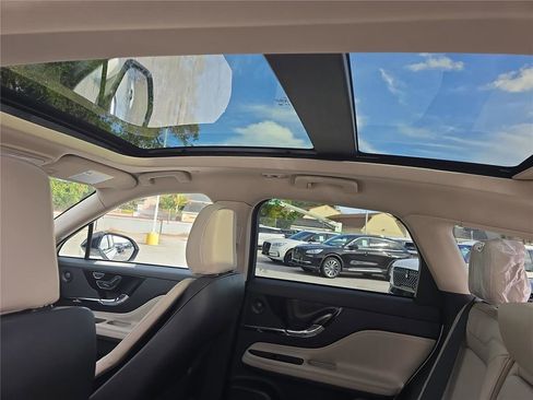 New 2026 Lincoln Corsair Reserve FWD image 25