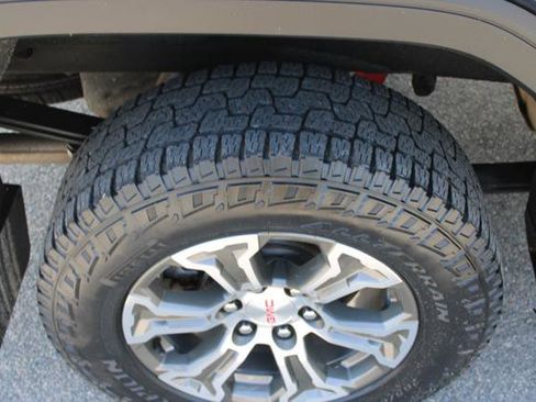 Used 2021 GMC Sierra 1500 SLE w/ X31 Off-Road Package image 17