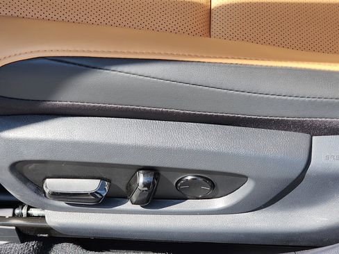 Used 2025 Lexus ES 300h w/ Premium Package image 22