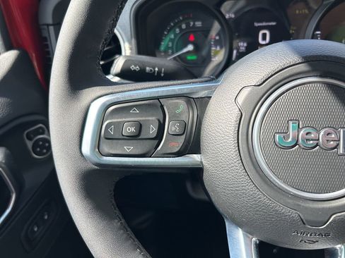 Used 2025 Jeep Wrangler Unlimited Sahara AWD/4WD image 13
