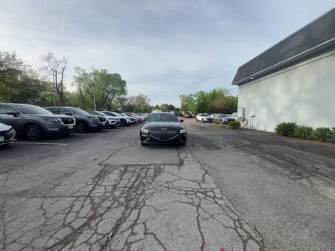 Used 2025 Genesis G70 2.5T AWD/4WD image 16