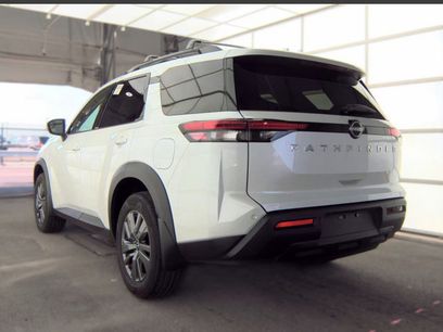 Certified 2025 Nissan Pathfinder SV