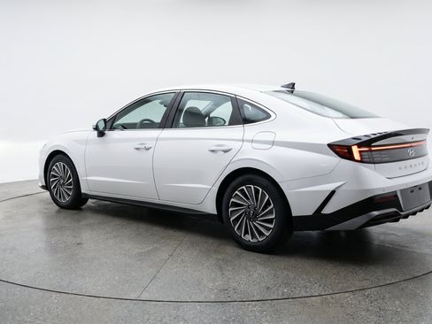 Used 2025 Hyundai Sonata SEL FWD image 6