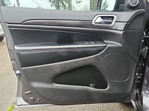 Used 2021 Jeep Grand Cherokee Laredo w/ Security & Convenience Group image 9