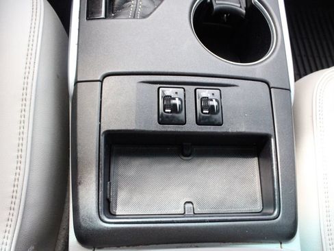 Used 2015 Toyota Camry XLE w/ Moonroof Package FWD image 41