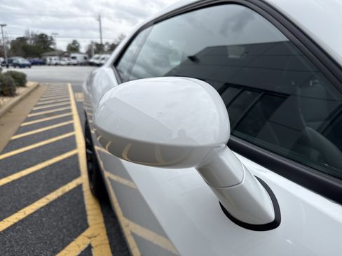 Used 2015 Dodge Challenger SRT Hellcat image 12