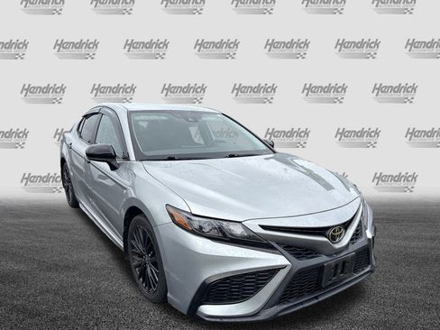 Used 2021 Toyota Camry SE FWD image 2