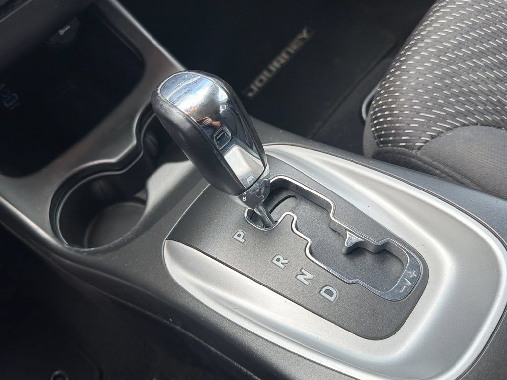 Used 2017 Dodge Journey SE w/ Flexible Seating Group FWD image 25