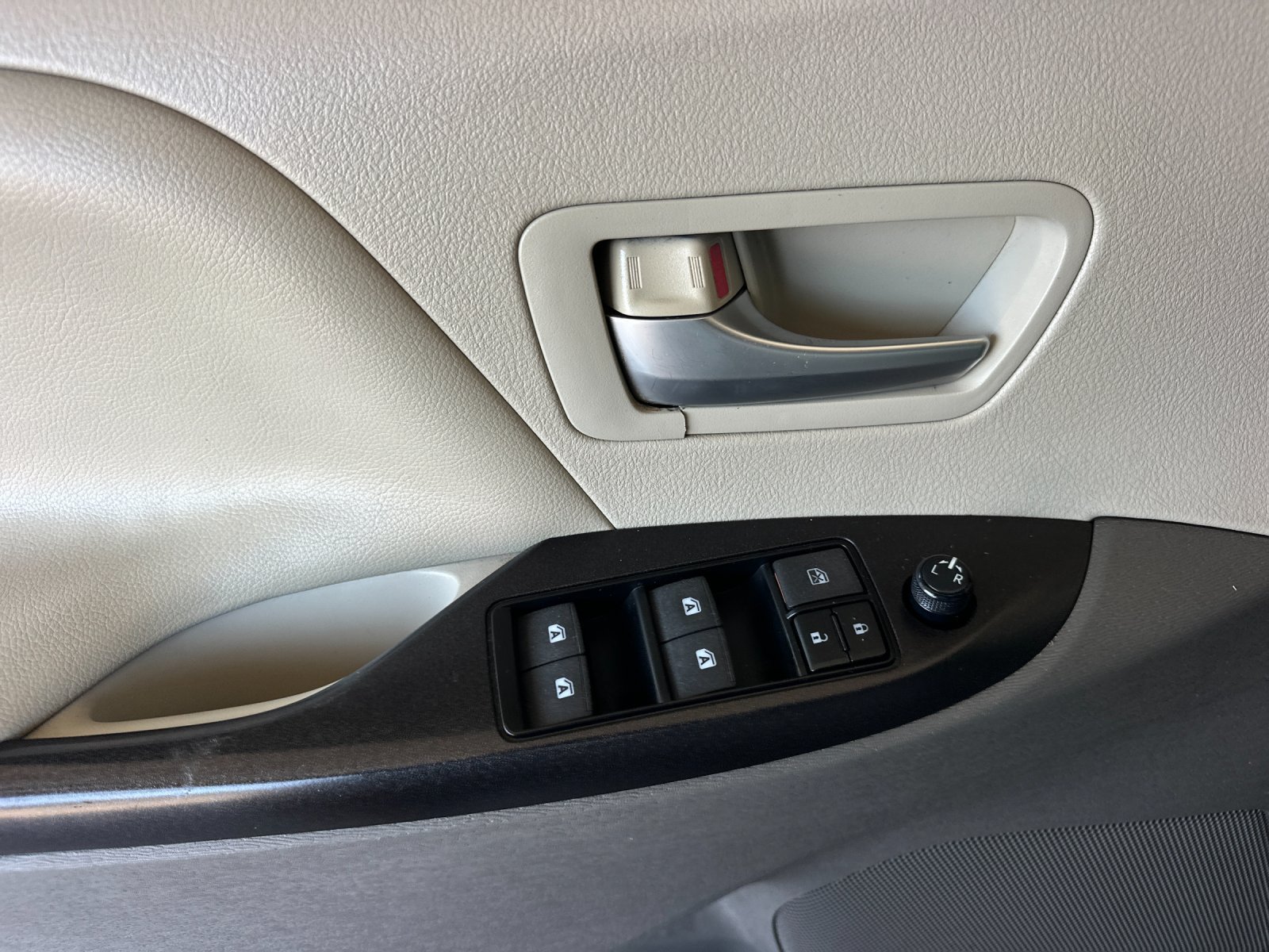 Used 2015 Toyota Sienna LE FWD image 10