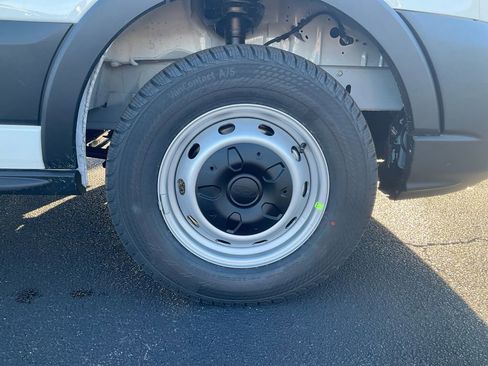 New 2026 Ford Transit 250 148 Medium Roof RWD image 10