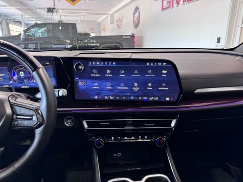 Certified 2024 Chevrolet Traverse RS image 18