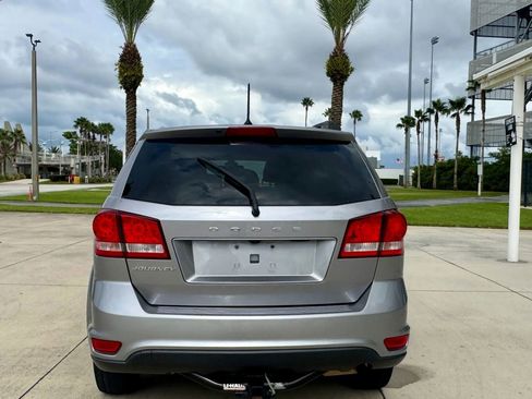 Used 2019 Dodge Journey SE image 4