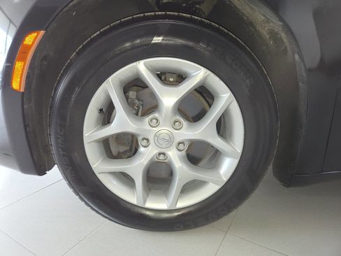 Used 2017 Chrysler Pacifica Touring-L w/ Tire & Wheel Group FWD image 12