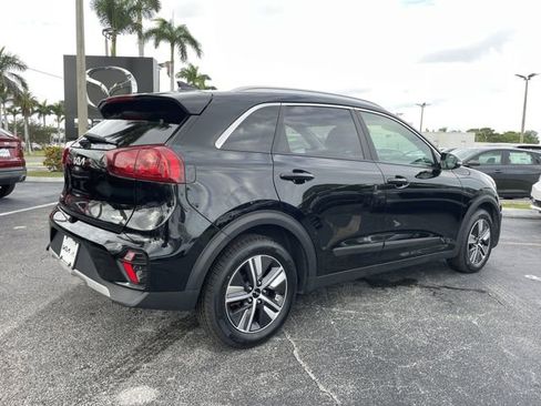 Certified 2022 Kia Niro EX image 3