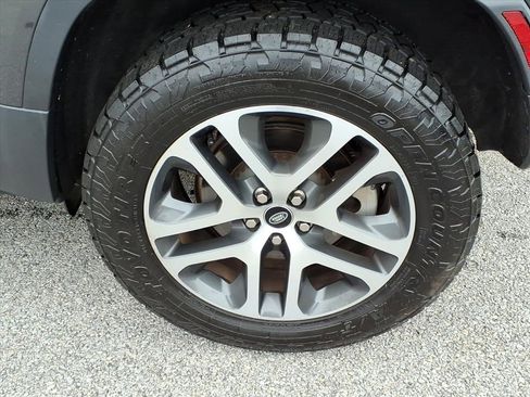 Used 2022 Land Rover Defender 110 SE image 12