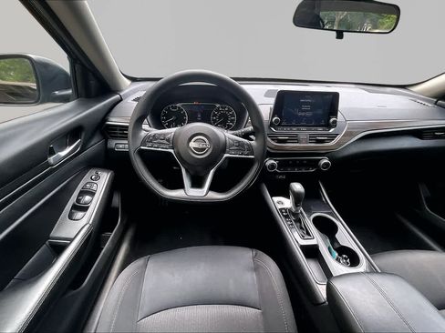 Used 2024 Nissan Altima 2.5 SV FWD image 6