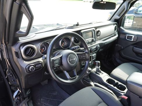 Used 2021 Jeep Gladiator Sport AWD/4WD image 3