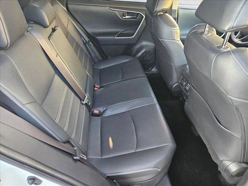 Used 2019 Toyota RAV4 Limited image 18