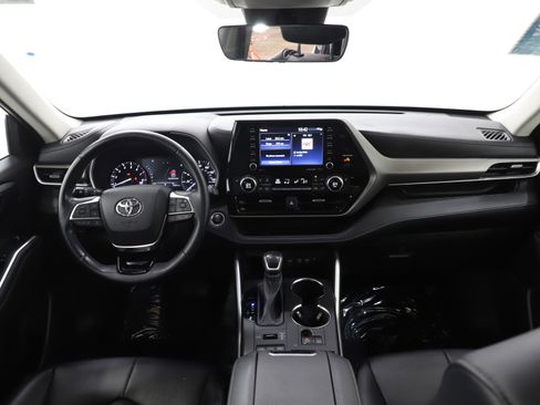 Used 2021 Toyota Highlander XLE image 14
