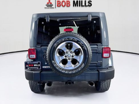 Used 2017 Jeep Wrangler Unlimited Sahara w/ Connectivity Group AWD/4WD image 6