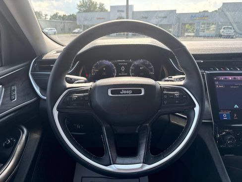 Used 2023 Jeep Grand Cherokee L Limited AWD/4WD image 10