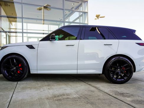 Used 2023 Land Rover Range Rover Sport SE Dynamic image 9