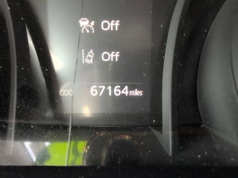 Used 2023 Toyota Camry SE image 18