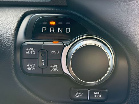 Used 2019 RAM 1500 Big Horn AWD/4WD image 12