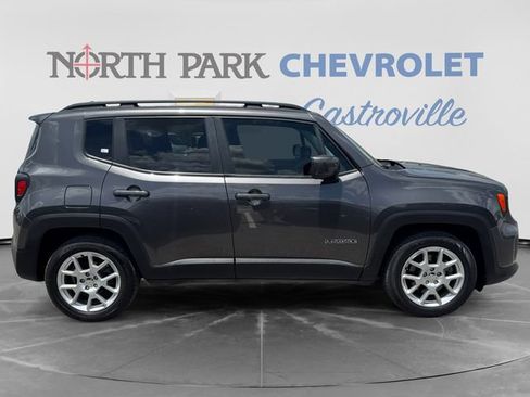 Used 2021 Jeep Renegade Latitude w/ Sun & Sound Group FWD image 4
