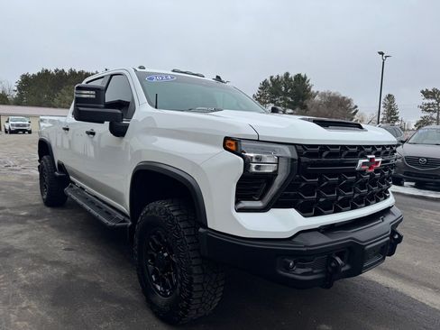 Used 2024 Chevrolet Silverado 2500 ZR2 w/ ZR2 Bison Edition image 8