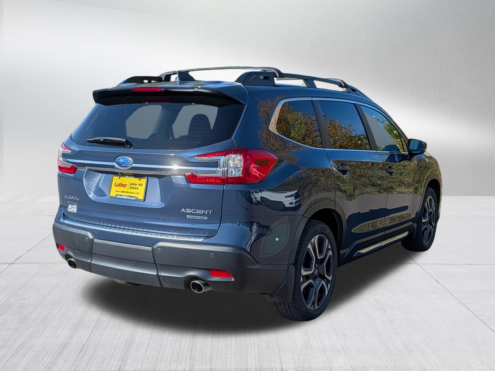 Used 2024 Subaru Ascent Limited w/ Technology Package AWD/4WD image 7