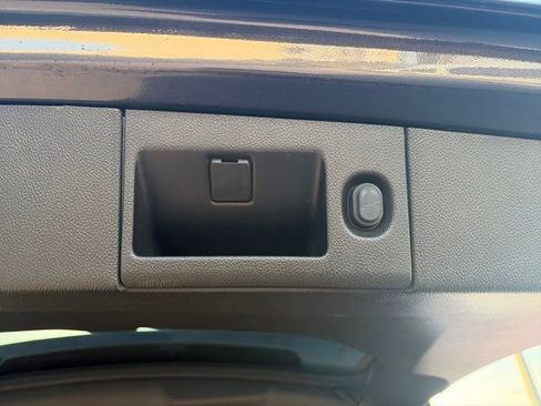 Used 2017 Cadillac Escalade ESV Premium Luxury image 38