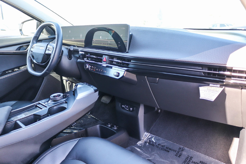 Certified 2025 Kia EV6 Wind RWD image 15