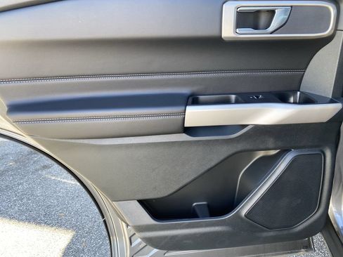 Used 2024 Ford Explorer XLT RWD image 36