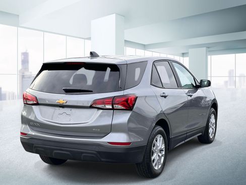 Used 2024 Chevrolet Equinox LS w/ LS Convenience Package AWD/4WD image 4