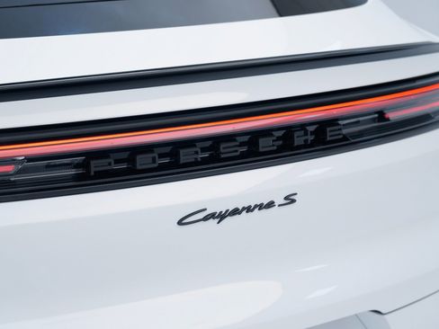 New 2026 Porsche Cayenne S image 13