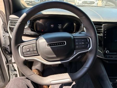 Used 2022 Jeep Wagoneer Series III AWD/4WD image 16