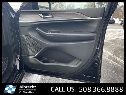 Used 2024 Jeep Grand Cherokee L Limited image 23