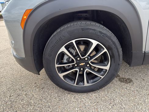 Used 2025 Chevrolet TrailBlazer LT w/ Convenience Package FWD image 9