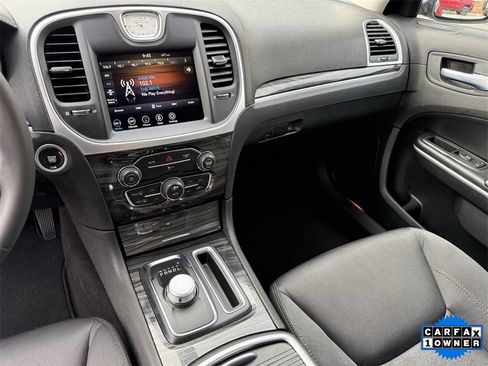 Used 2022 Chrysler 300 Touring image 26