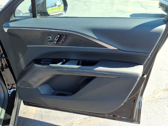 Used 2025 Cadillac Lyriq Sport AWD/4WD image 24