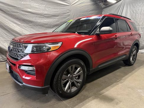 Used 2021 Ford Explorer XLT w/ Equipment Group 202A AWD/4WD image 3