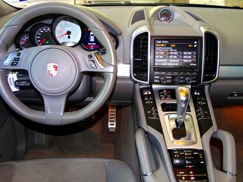 Used 2014 Porsche Cayenne GTS image 23