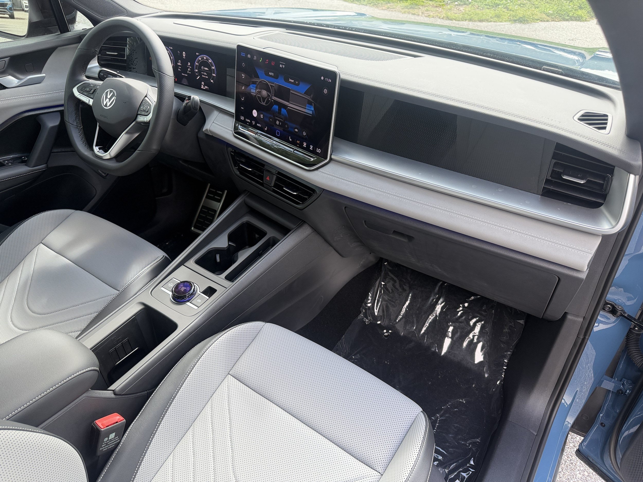 New 2026 Volkswagen Tiguan SE R-Line FWD image 13