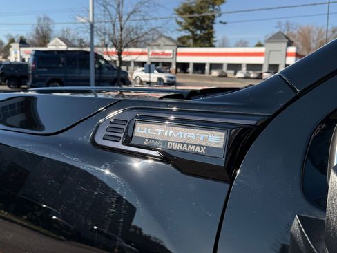 Used 2025 GMC Sierra 2500 Denali Ultimate image 9