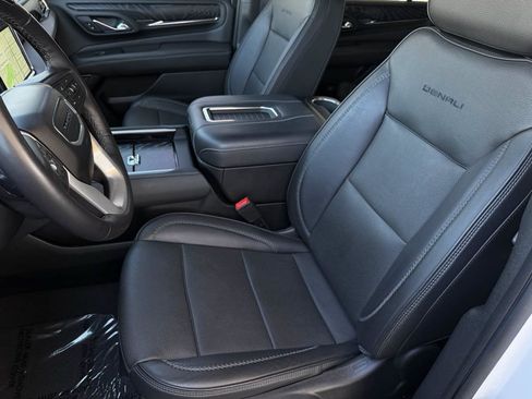 Used 2023 GMC Yukon XL Denali w/ Advanced Technology Package AWD/4WD image 17