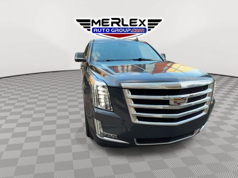 Used 2020 Cadillac Escalade Luxury AWD/4WD image 2