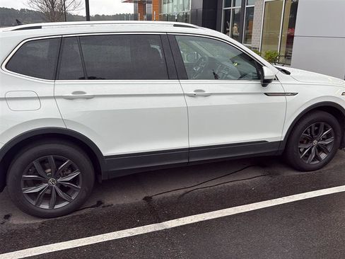 Used 2022 Volkswagen Tiguan SE image 10