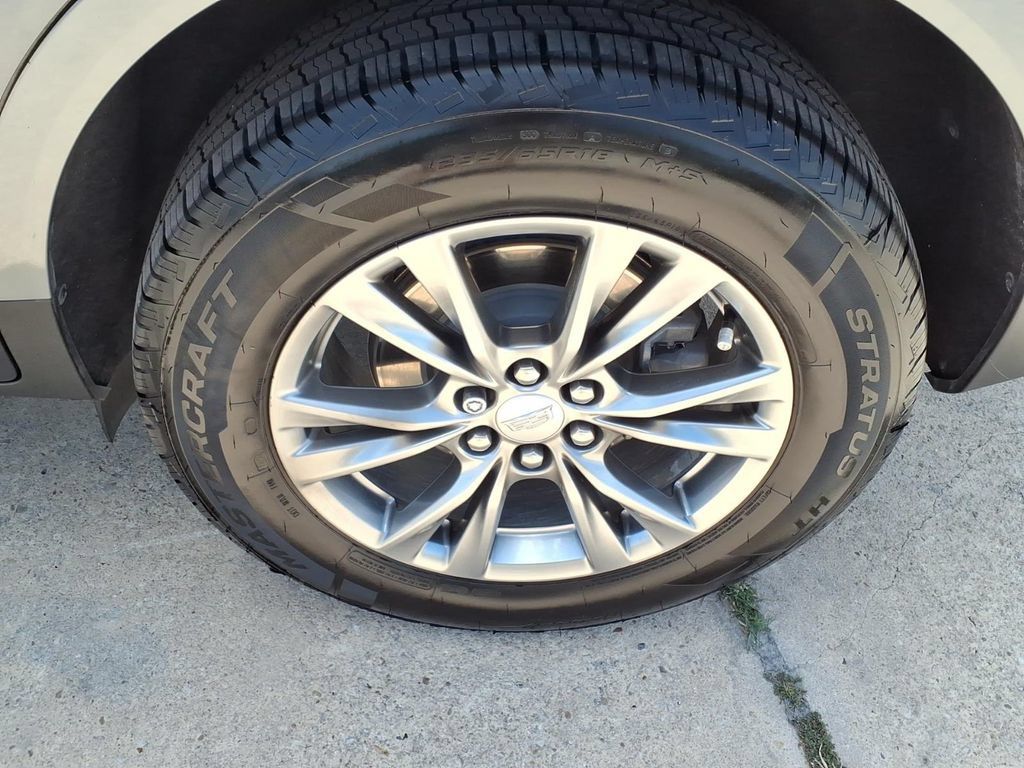 Used 2021 Cadillac XT5 Premium Luxury w/ LPO, Floor Liner Package FWD image 9